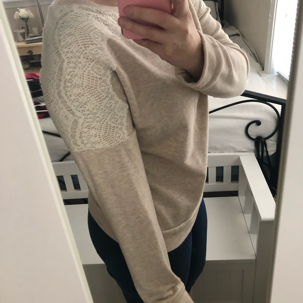 Sweatshirt
